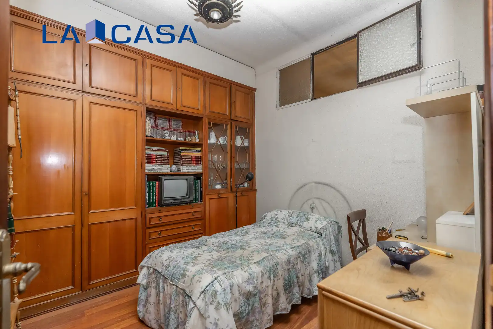 Habitación de Piso en venta en Madrid con Balcón