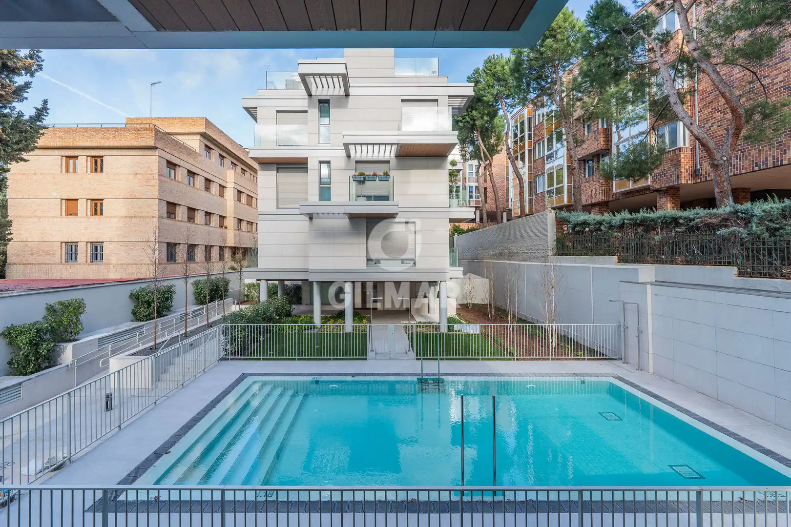 Exterior view of Flat for sale in Madrid  with Heating, Private garden and Storage room