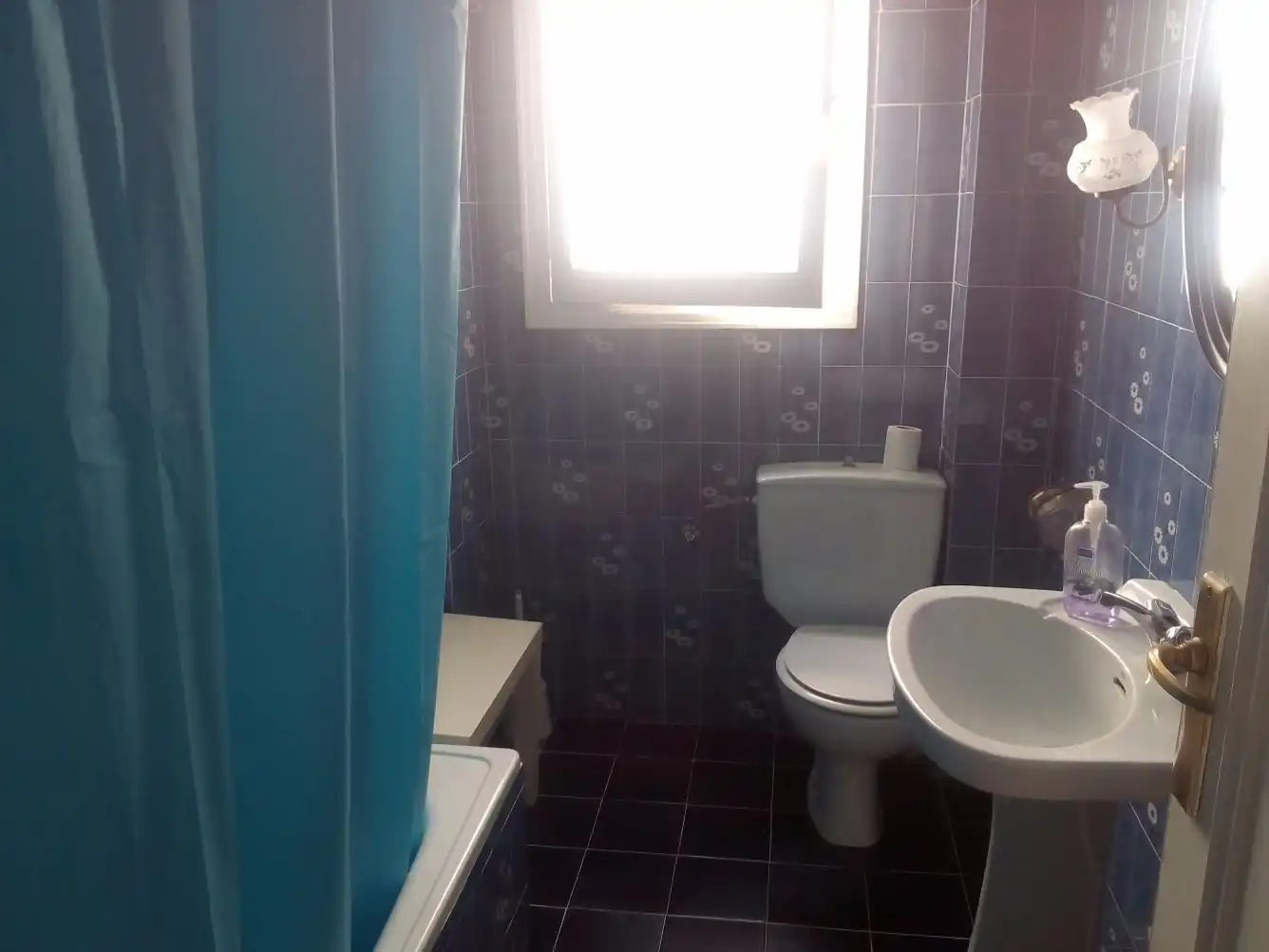 Baño de Piso de alquiler en Madrid con Calefacción, Parquet y Terraza