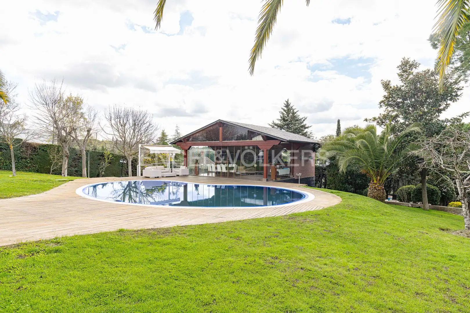 Piscina de Casa o chalet en venta en Boadilla del Monte con Calefacción, Jardín privado y Parquet