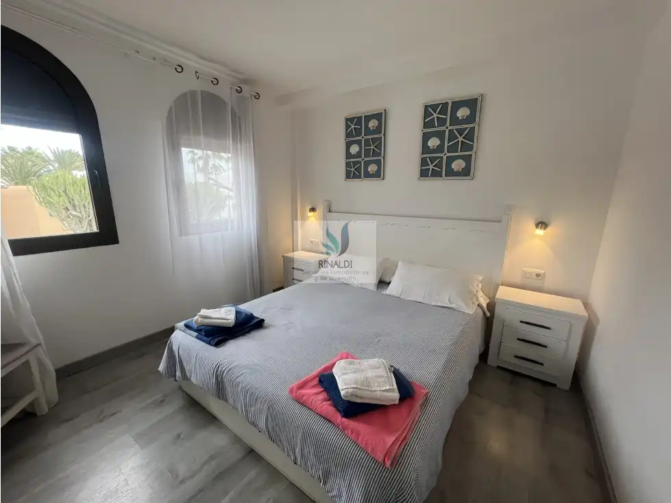 Dormitori de Apartament en venda en La Oliva amb Terrassa, Piscina i Moblat