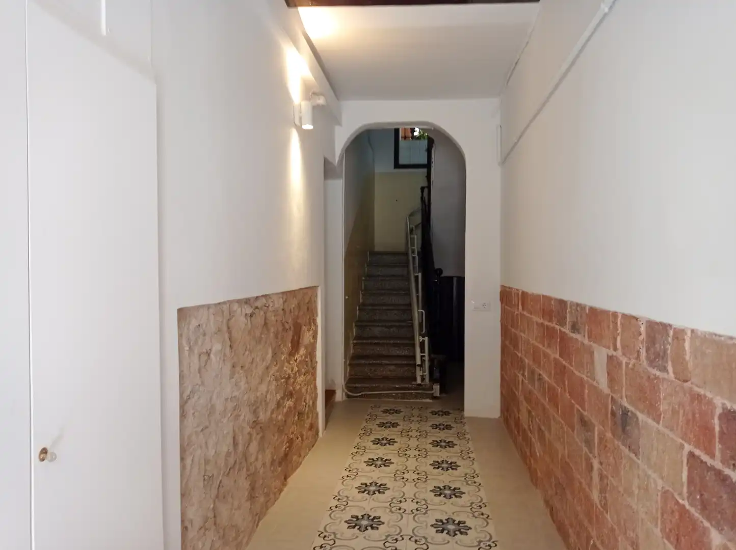 Flat for sale in Barcelona  with Air Conditioner, Balcony and Alarm