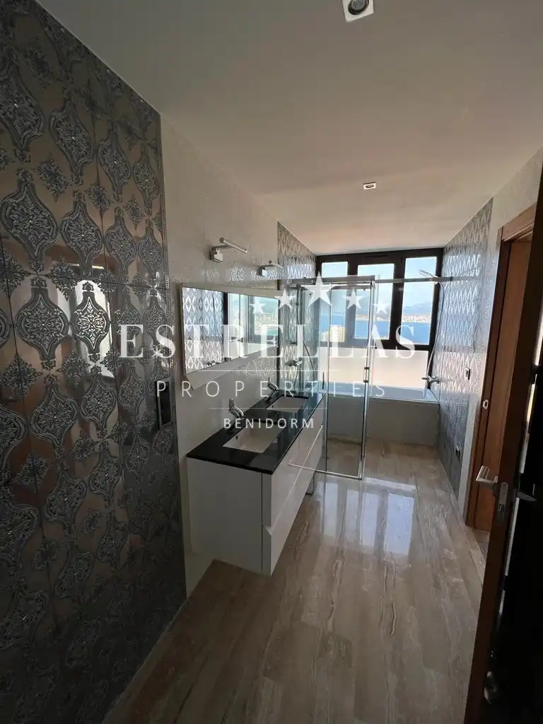 Dormitori de Casa o xalet en venda en Benidorm amb Aire condicionat, Calefacció i Jardí privat