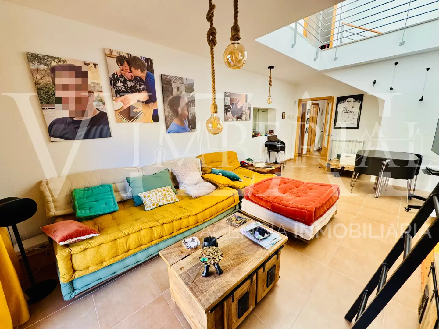 Sala d'estar de Casa adosada en venda en Noez amb Aire condicionat, Calefacció i Jardí privat