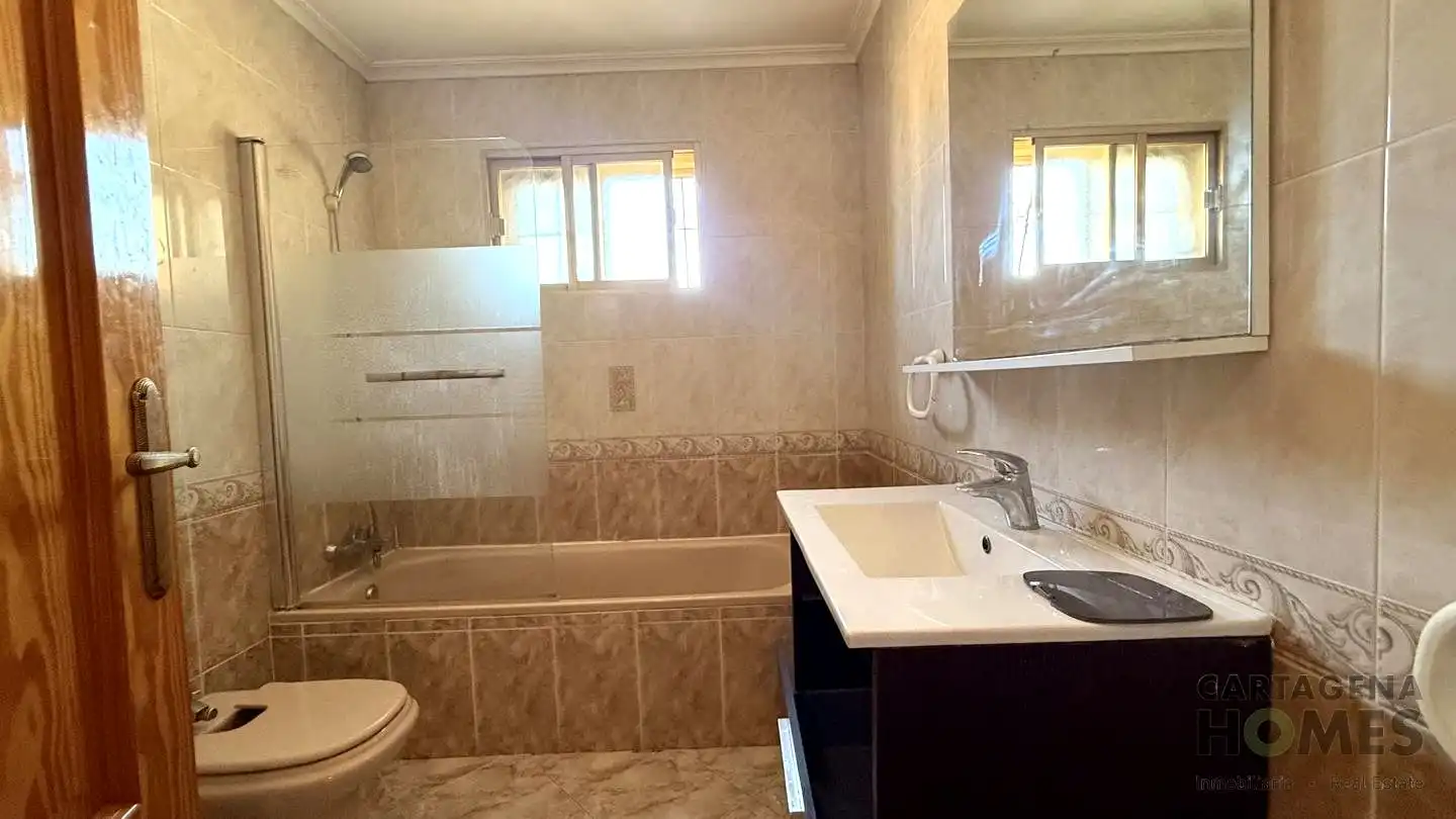 Bany de Casa o xalet en venda en Cartagena amb Aire condicionat i Jardí privat