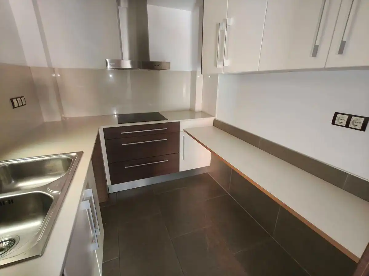 Flat with terrace for sale in Zona Hospital, imagen 4