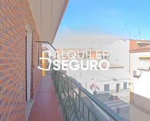 Exterior view of Flat to rent in  Madrid Capital  with Heating and Terrace