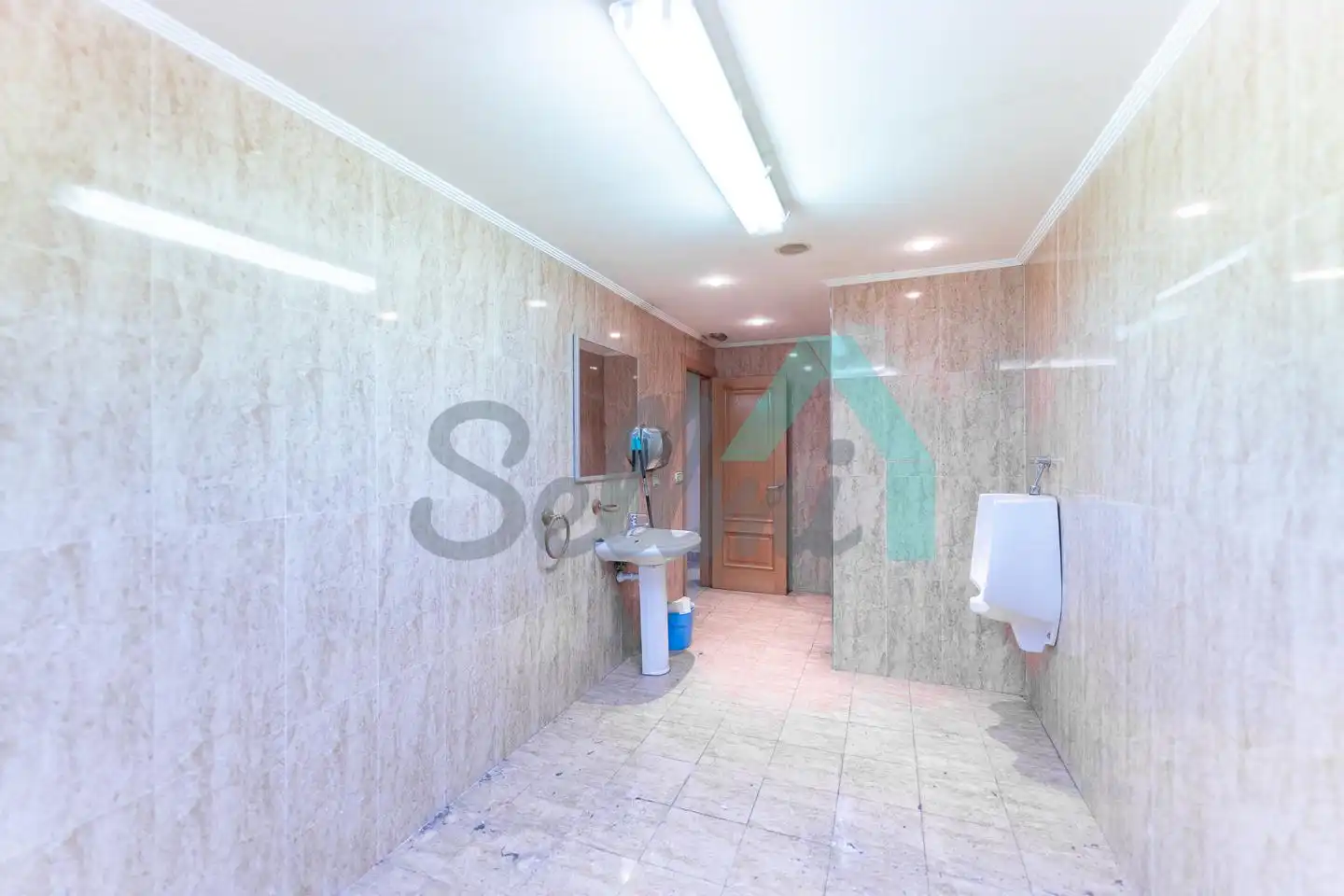 Baño de Piso en venta en Oviedo  con Parquet