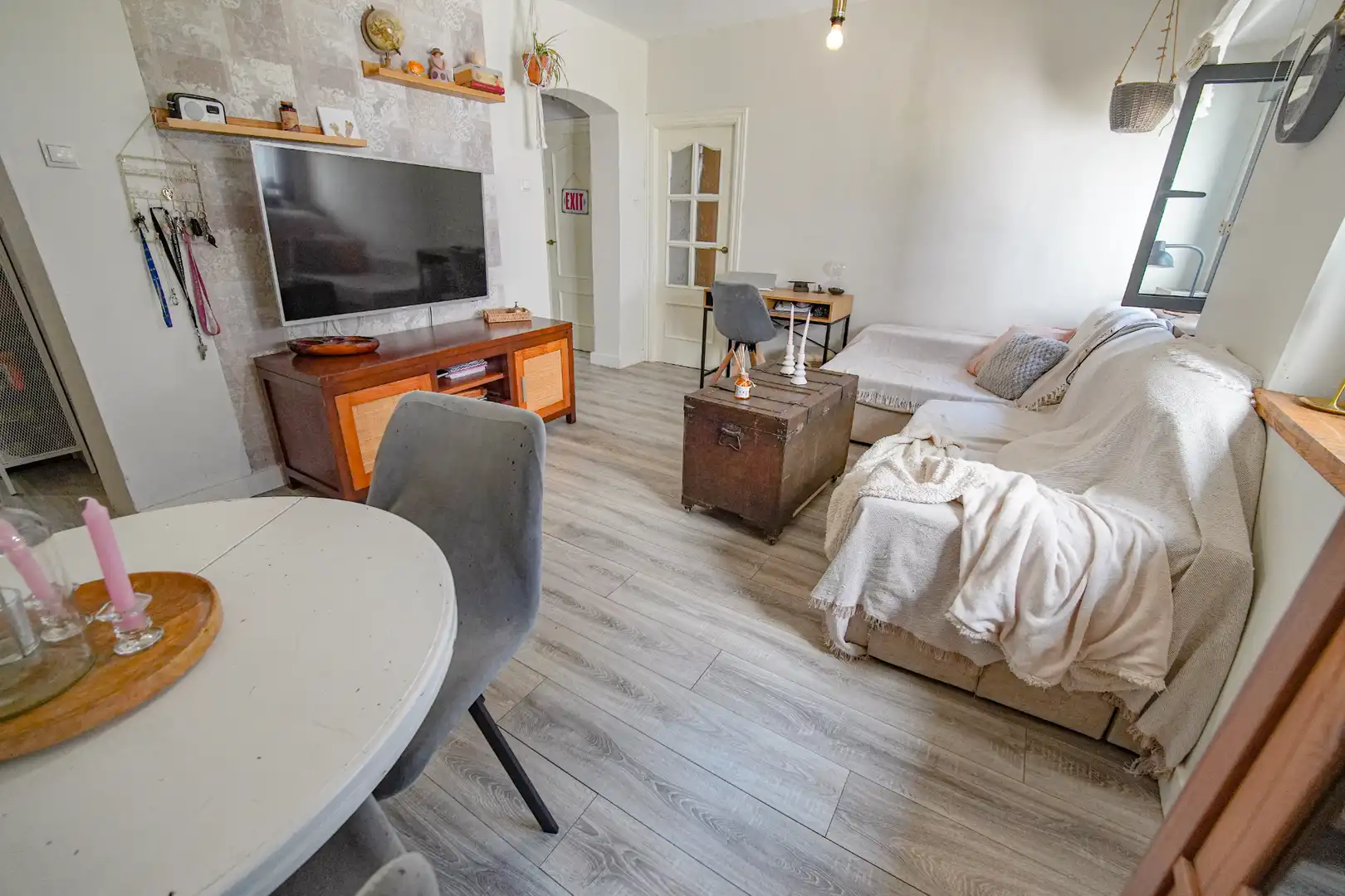 Sala d'estar de Pis en venda en Gijón  amb Parquet, Traster i Moblat