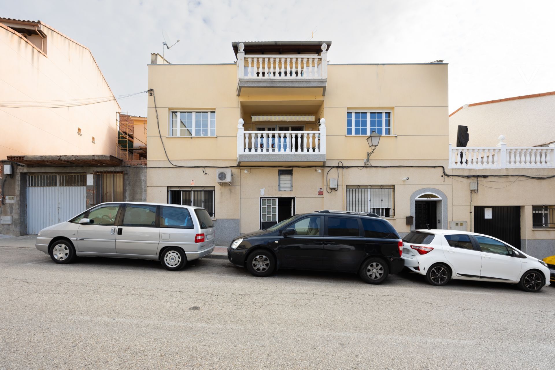 Vista exterior de Casa adosada en venda en El Molar (Madrid) amb Calefacció i Terrassa