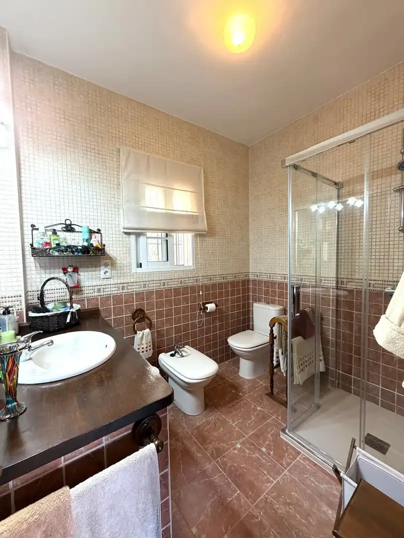 Bany de Casa o xalet en venda en Antequera amb Jardí privat, Terrassa i Traster