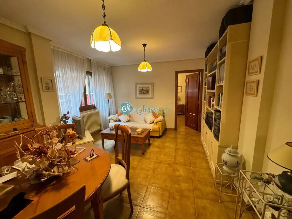 Sala de estar de Piso en venta en Segovia con Calefacción, Terraza y Trastero