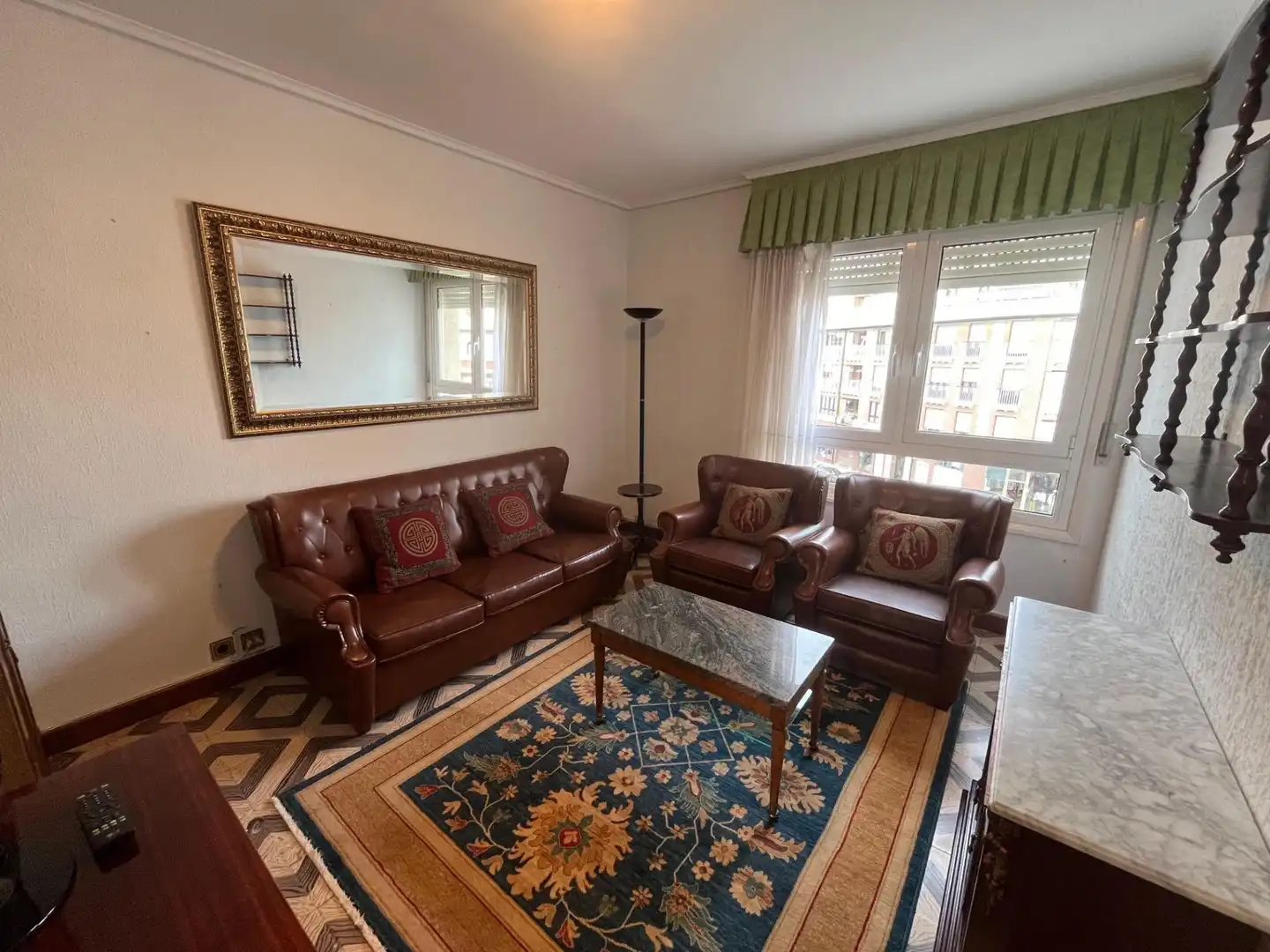 Sala de estar de Piso en venta en Colindres con Calefacción, Terraza y Amueblado
