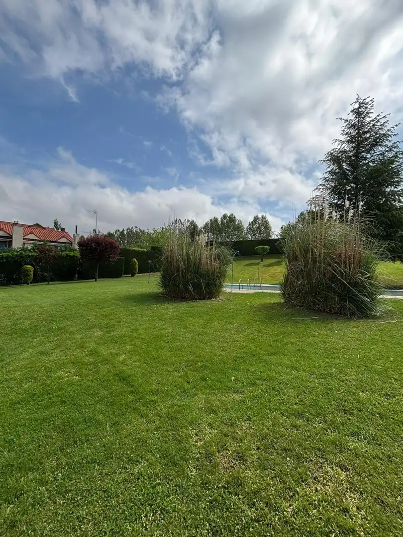 Jardín de Ático en venta en Villamediana de Iregua con Jardín privado, Parquet y Piscina