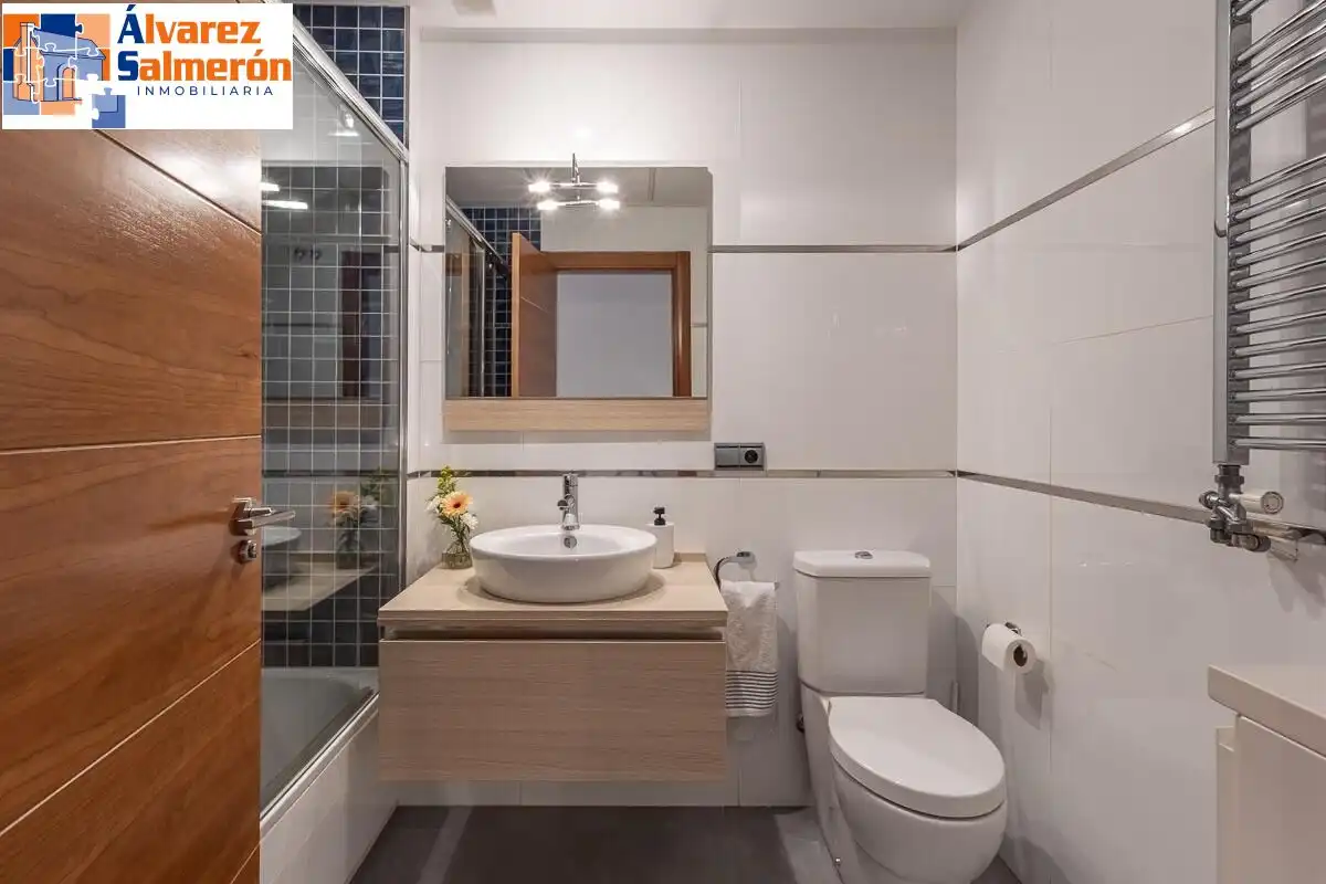 Bathroom of Detached homes for sale in Granada