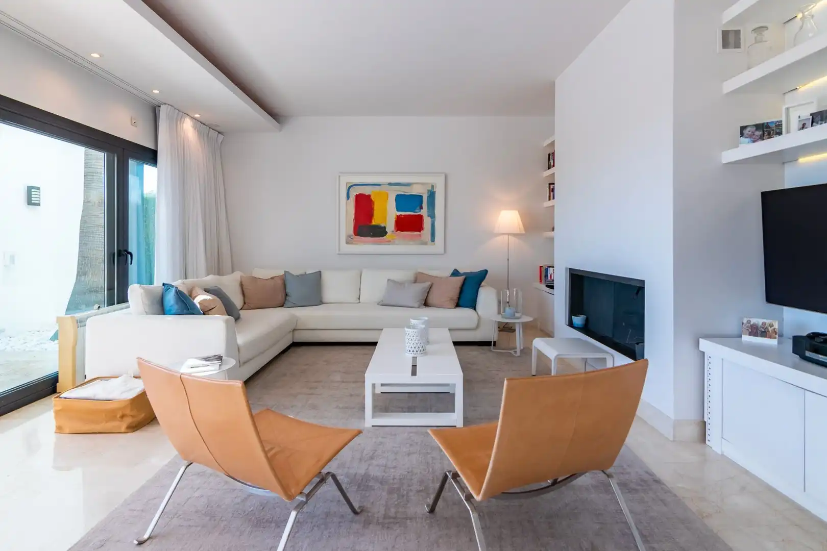 Sala d'estar de Casa o xalet de lloguer en Estepona amb Aire condicionat, Jardí privat i Terrassa