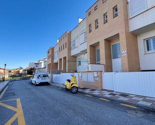 Vista exterior de Casa o xalet de lloguer en Cájar amb Aire condicionat, Terrassa i Balcó