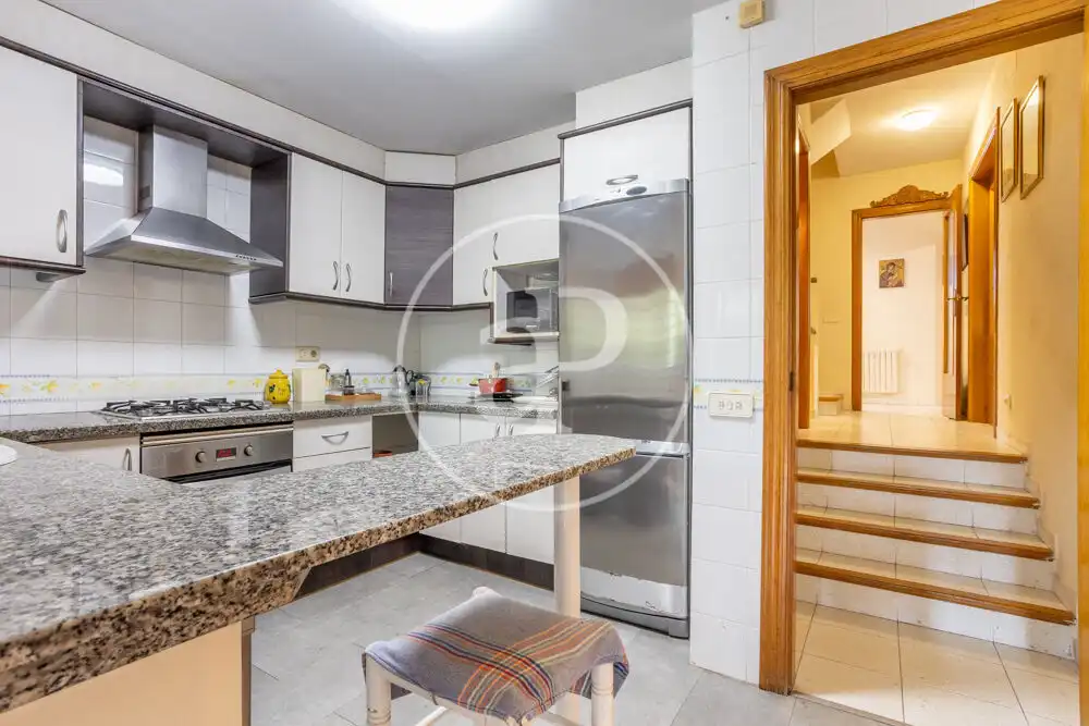 Cuina de Casa adosada en venda en Castellón de la Plana / Castelló de la Plana amb Aire condicionat, Calefacció i Jardí privat
