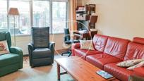 Sala d'estar de Casa adosada en venda en  Madrid Capital amb Aire condicionat, Calefacció i Jardí privat