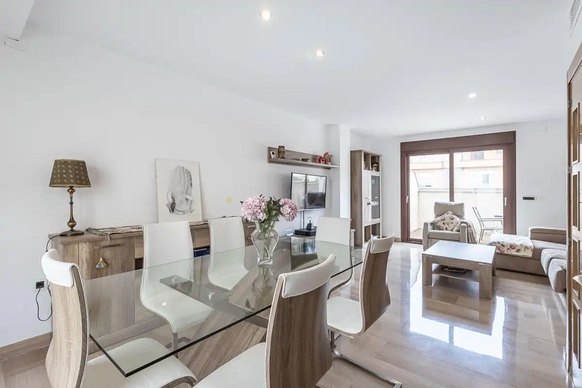 Single-family semi-detached for sale in Calle RAUDA, Crta. De la Sierra , Genil