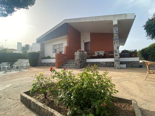 Vista exterior de Casa o xalet en venda en Islantilla amb Aire condicionat, Calefacció i Terrassa