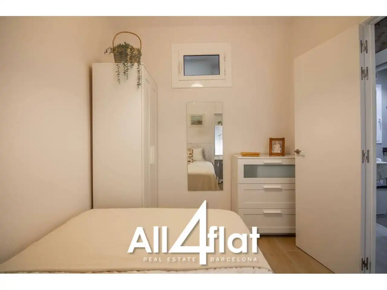 Bedroom of Flat for rent in Barcelona  with Furnished and Alarm