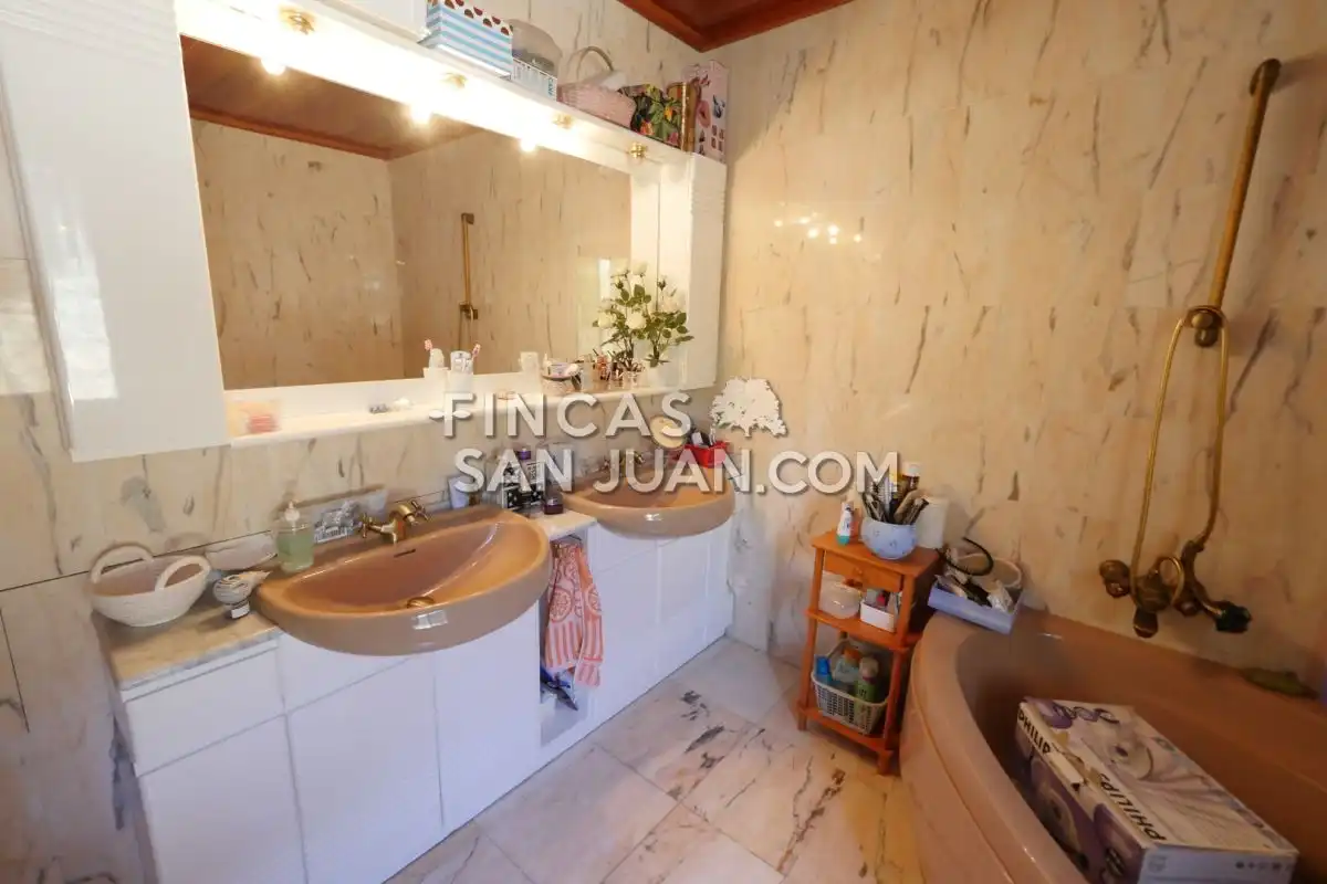 Bathroom of Houses for sale in El Campello  with Air Conditioner, Heating and Private garden