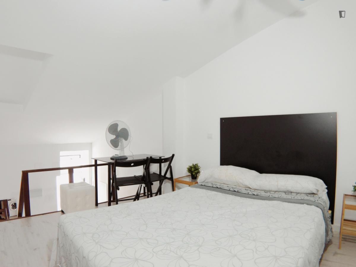 Study to rent in Valdeacederas