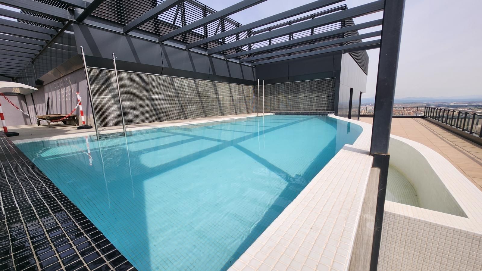 Piscina de Piso de alquiler en  Madrid Capital con Jardín privado, Amueblado y Piscina comunitaria