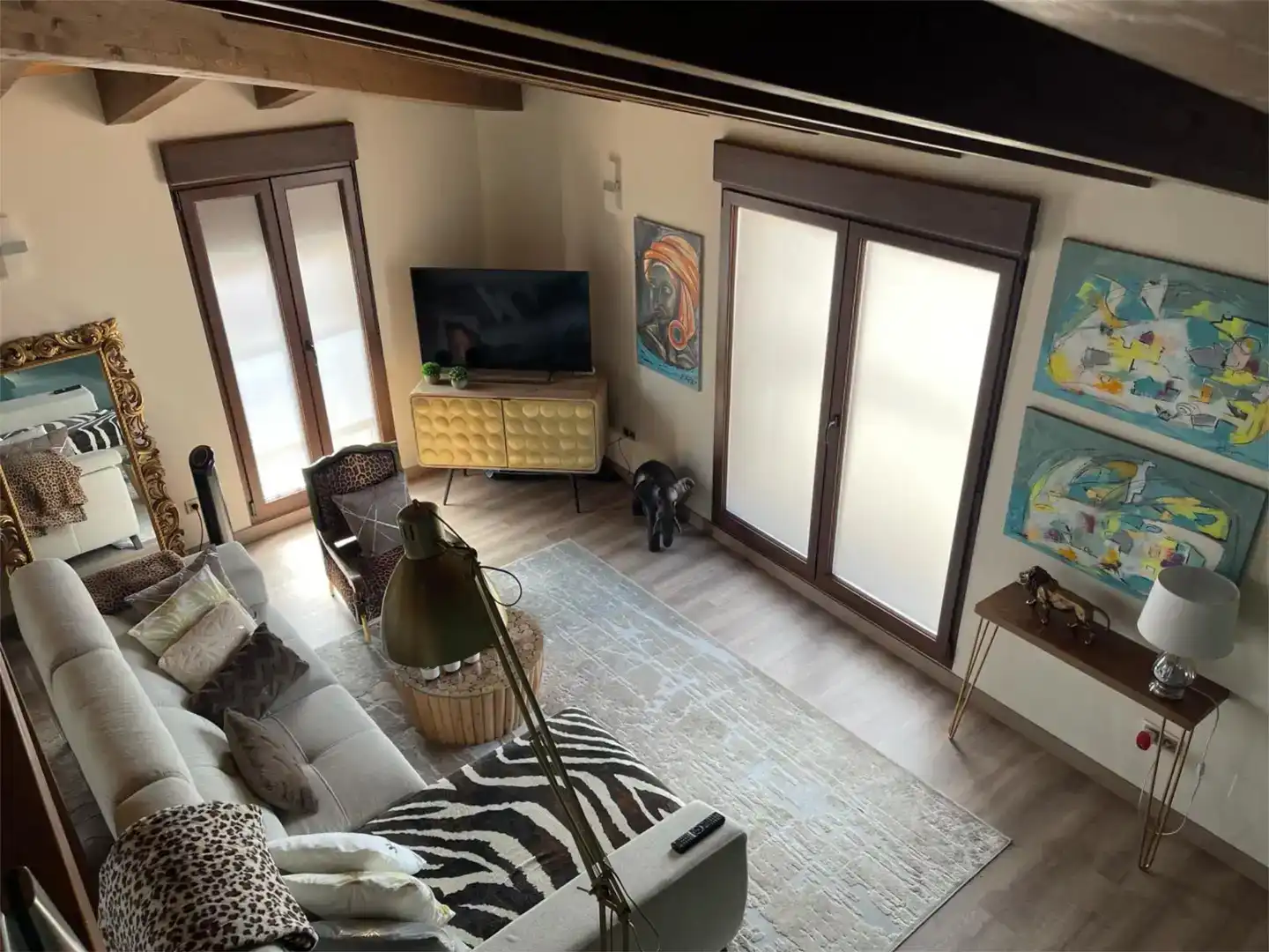 Sala d'estar de Casa o xalet en venda en Roales amb Aire condicionat, Parquet i Moblat