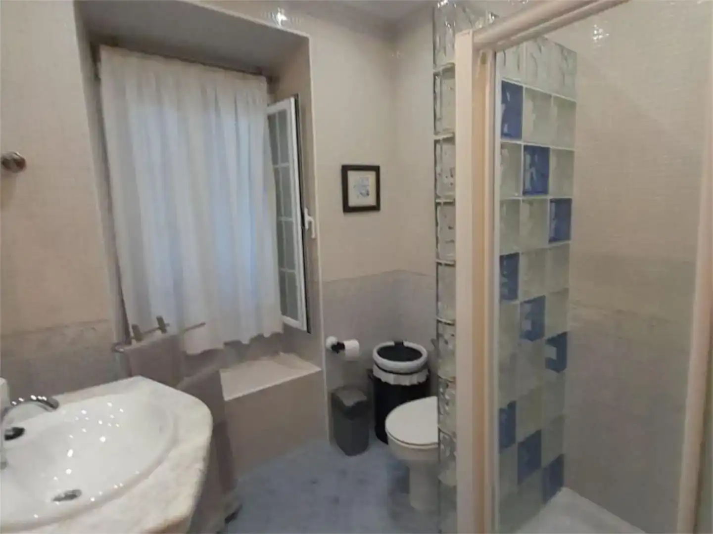 Baño de Planta baja en venta en Almodóvar del Río, Córdoba
