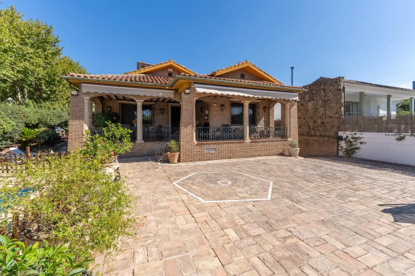 Vista exterior de Casa o xalet en venda en Córdoba amb Aire condicionat, Calefacció i Jardí privat