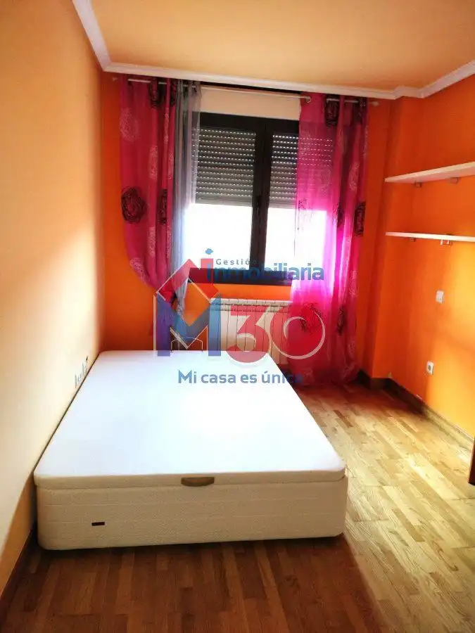 Dormitori de Apartament en venda en Miranda de Ebro amb Calefacció, Parquet i Traster