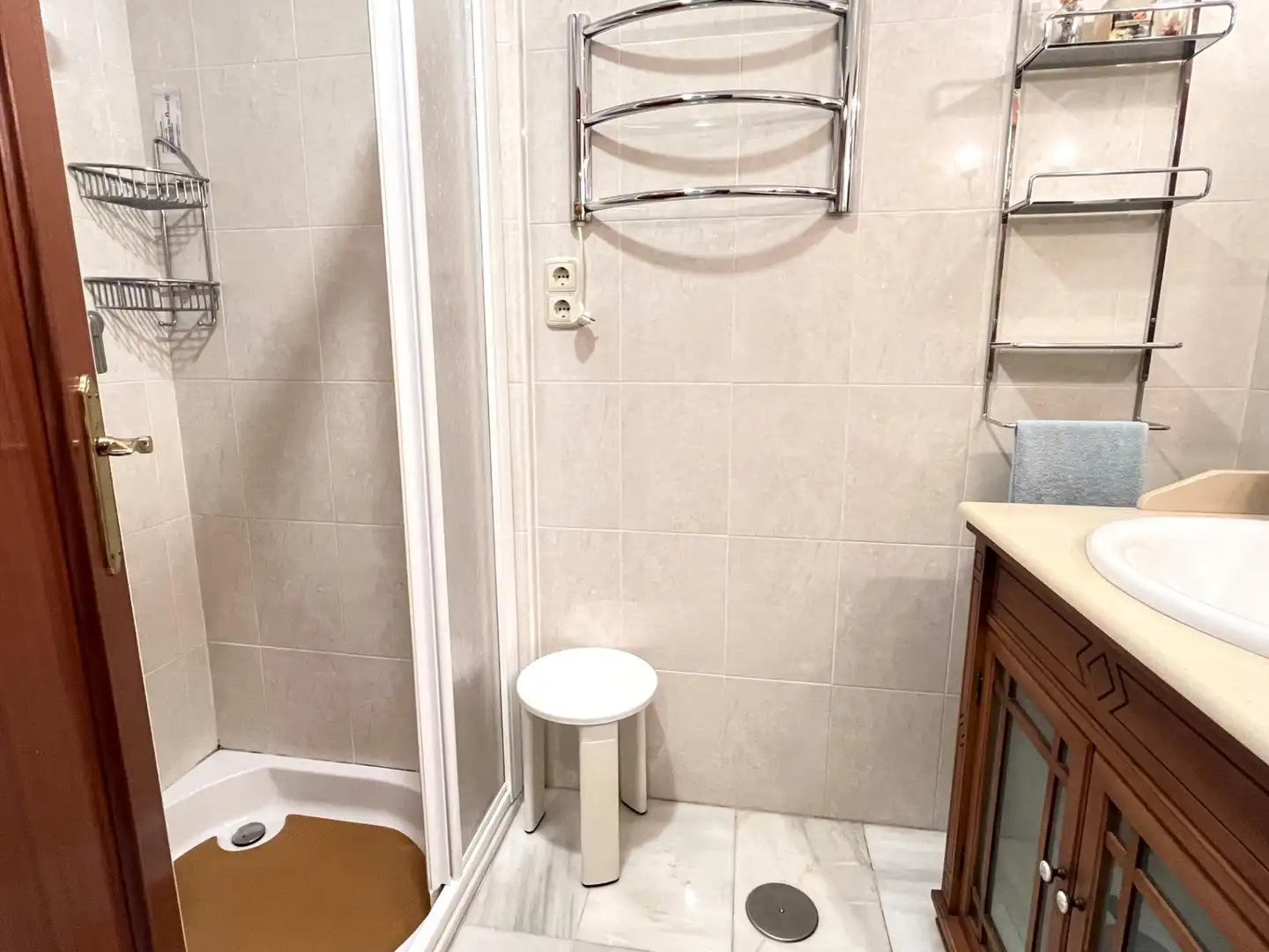 Badezimmer von Wohnungen zum Verkauf in Fuengirola mit Gemeinschaftspool