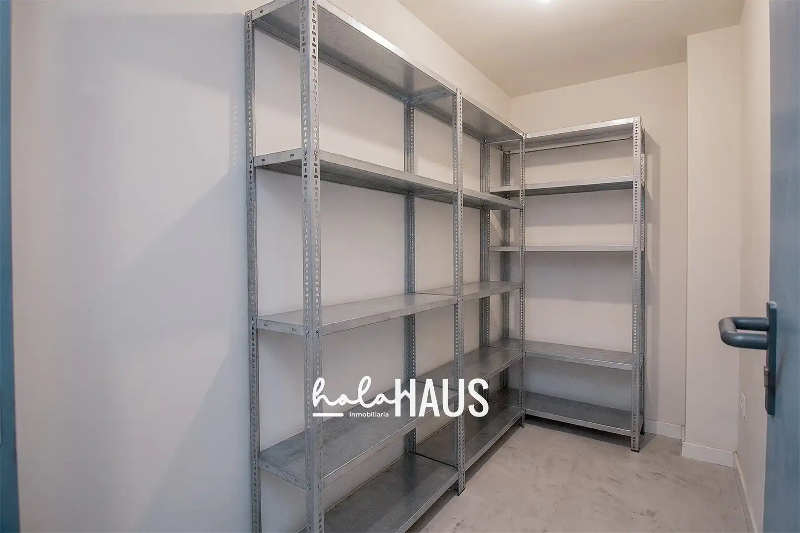 Flat for sale in Madrid  with Air Conditioner, Heating and Storage room
