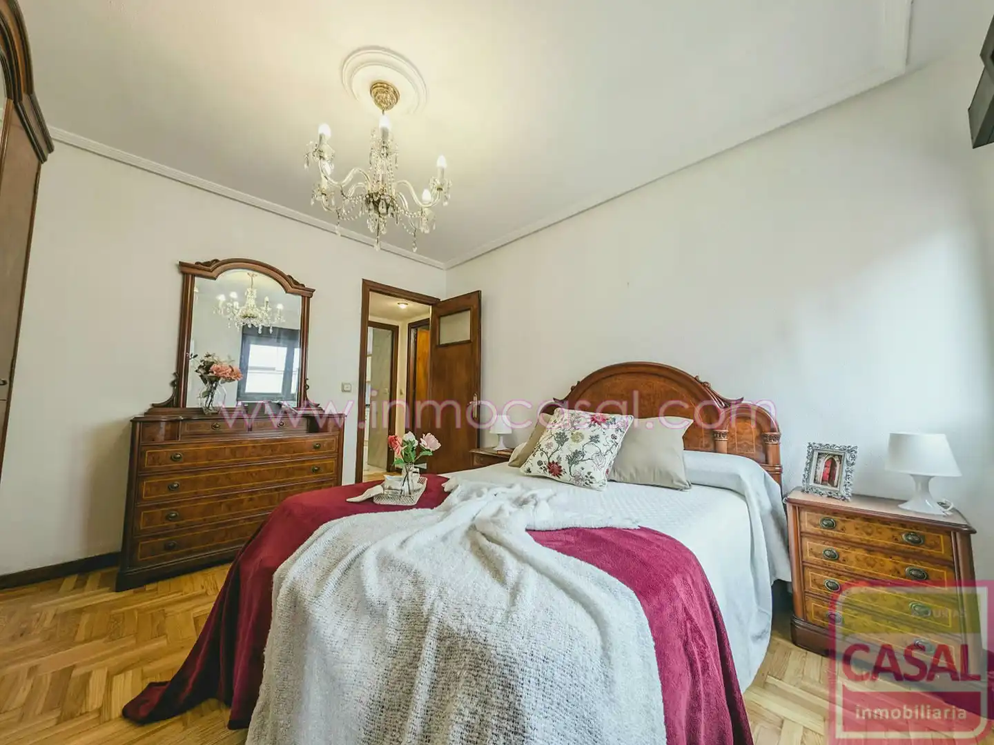 Habitación de Piso en venta en Oviedo  con Calefacción, Trastero y Amueblado