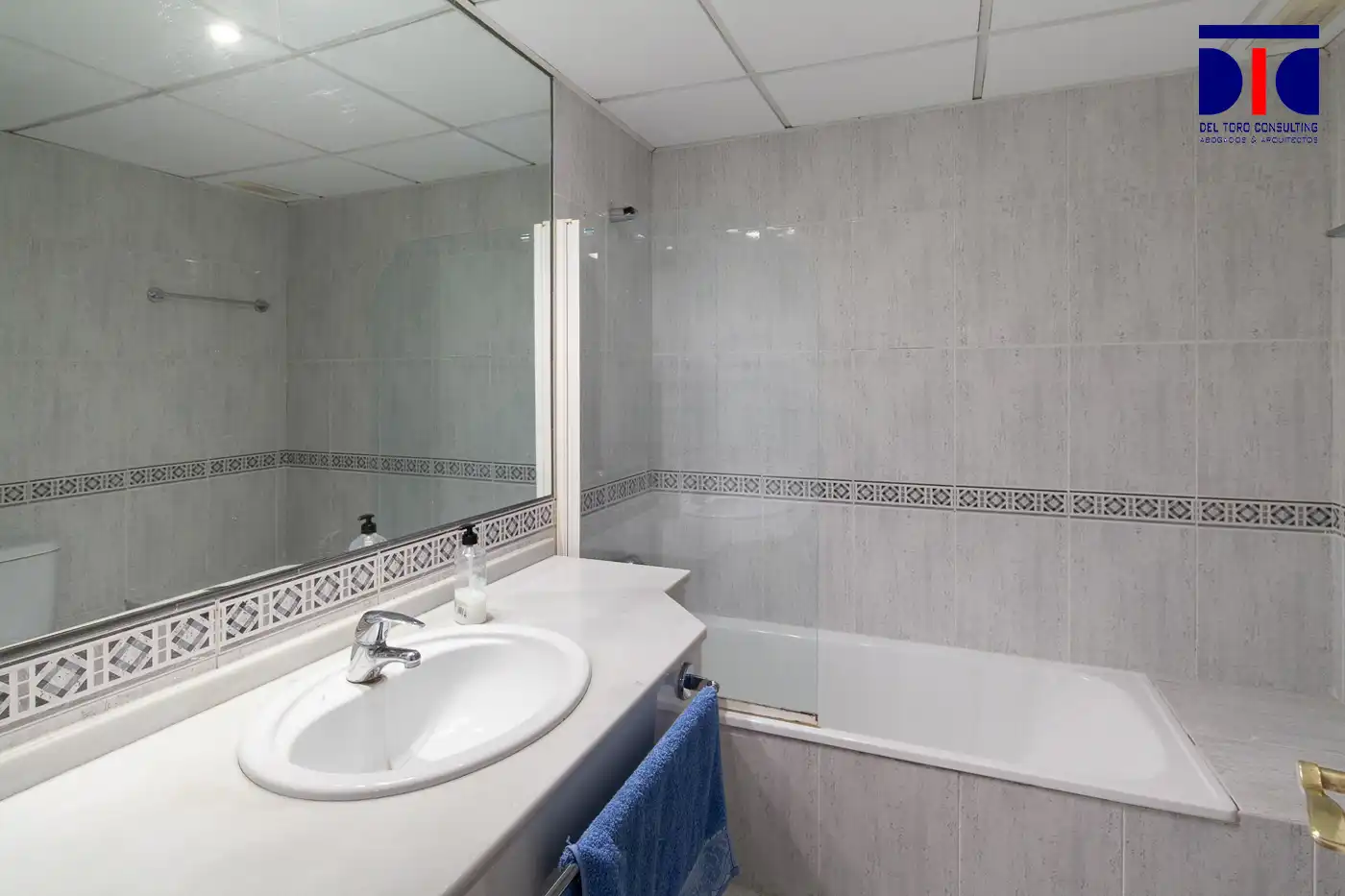 Baño de Piso en venta en Sevilla con Aire acondicionado, Calefacción y Terraza