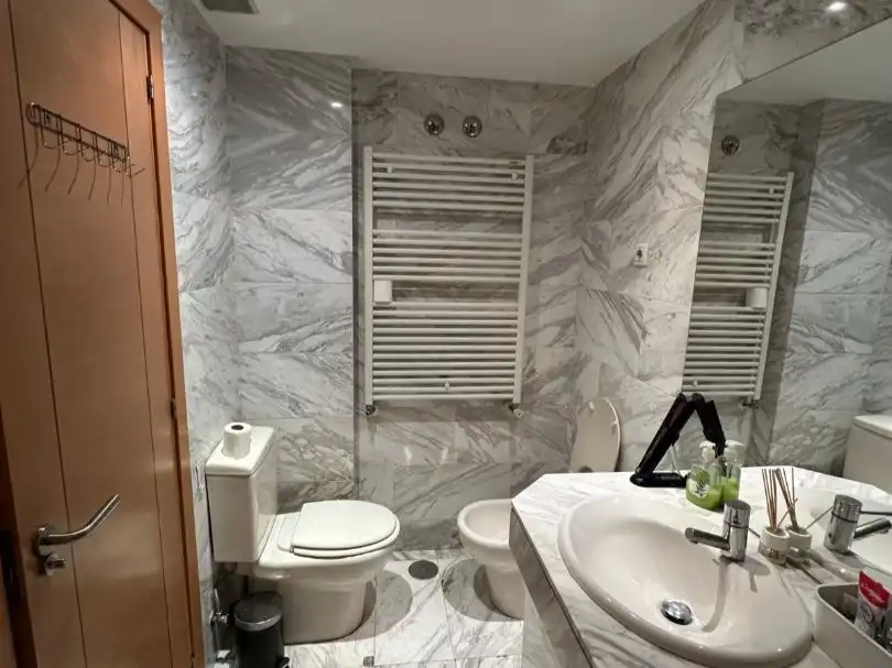 Bathroom of Flat for rent in Madrid  with Air Conditioner, Heating and Furnished