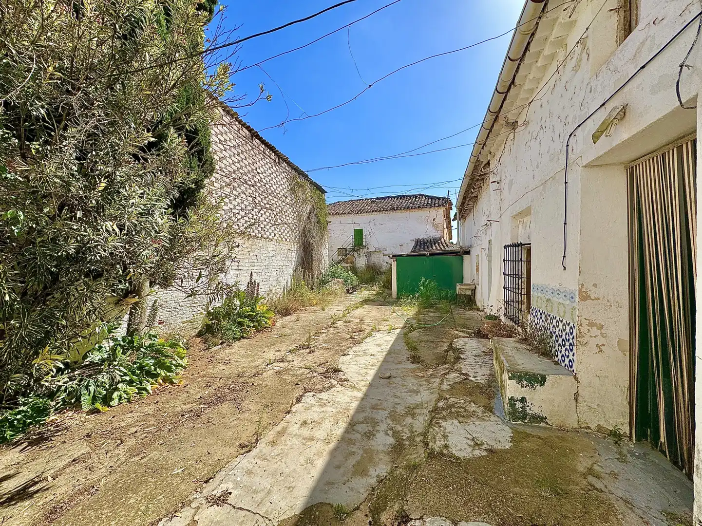 Vista exterior de Casa adosada en venta en Pozorrubielos de la Mancha con Calefacción, Trastero y Amueblado