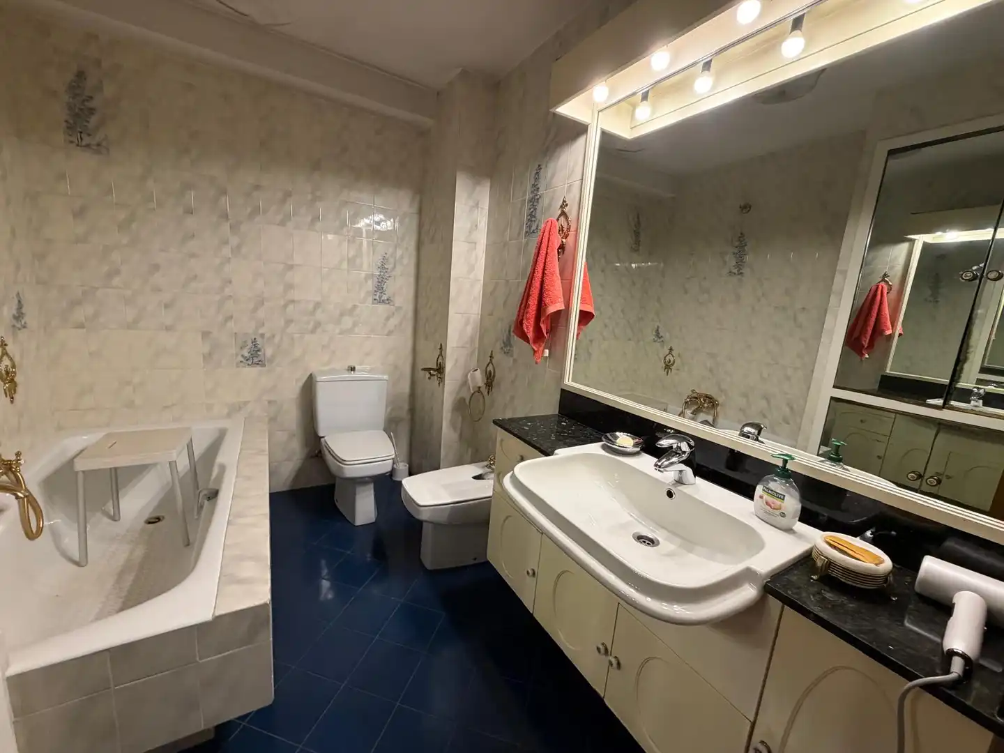 Bathroom of Flat for sale in Lleida  with Air Conditioner, Heating and Furnished