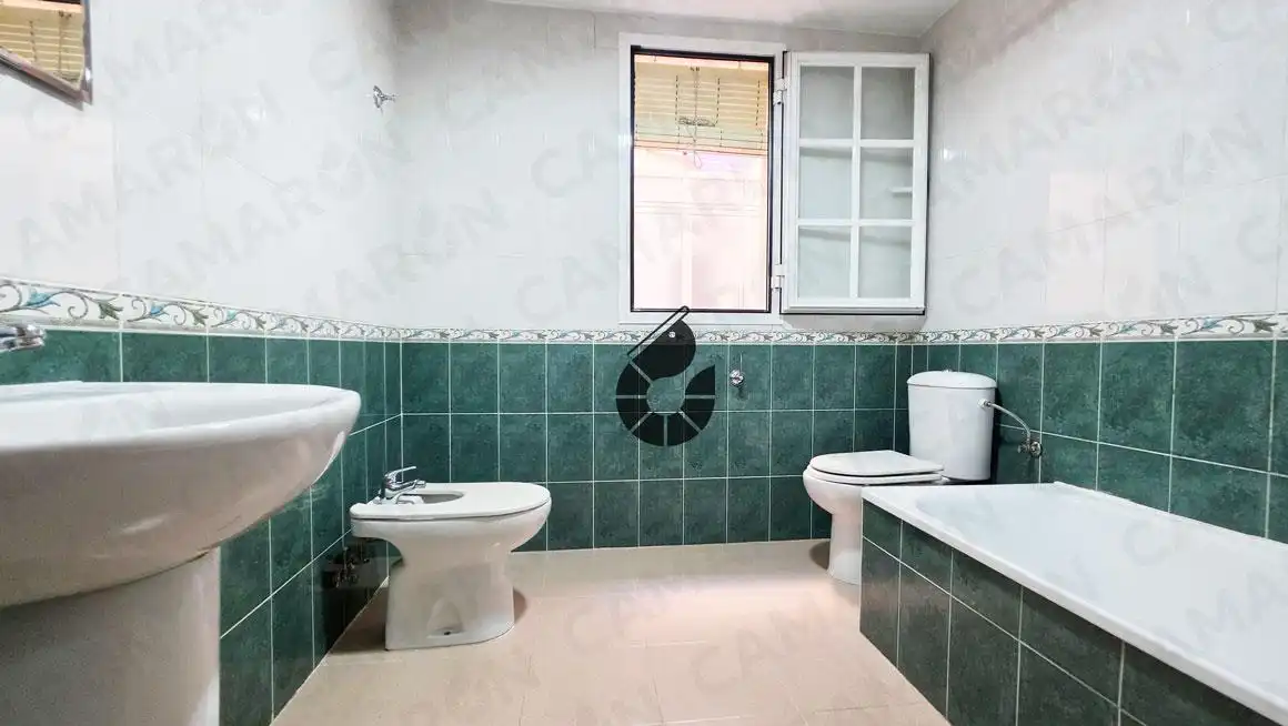 Bany de Planta baixa en venda en Coria del Río amb Aire condicionat i Piscina comunitària