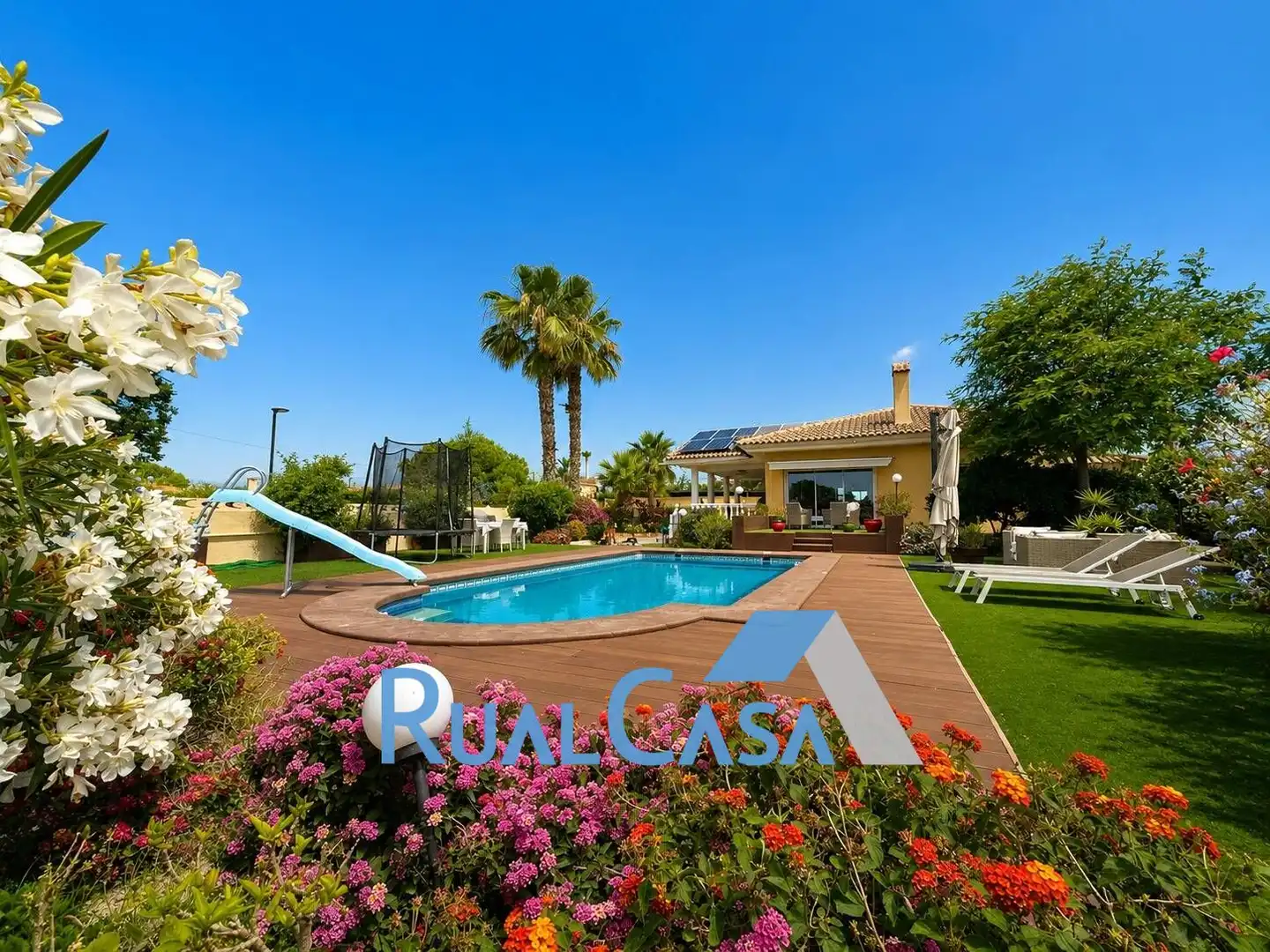 Exterior view of Houses for sale in San Vicente del Raspeig / Sant Vicent del Raspeig  with Air Conditioner, Heating and Private garden