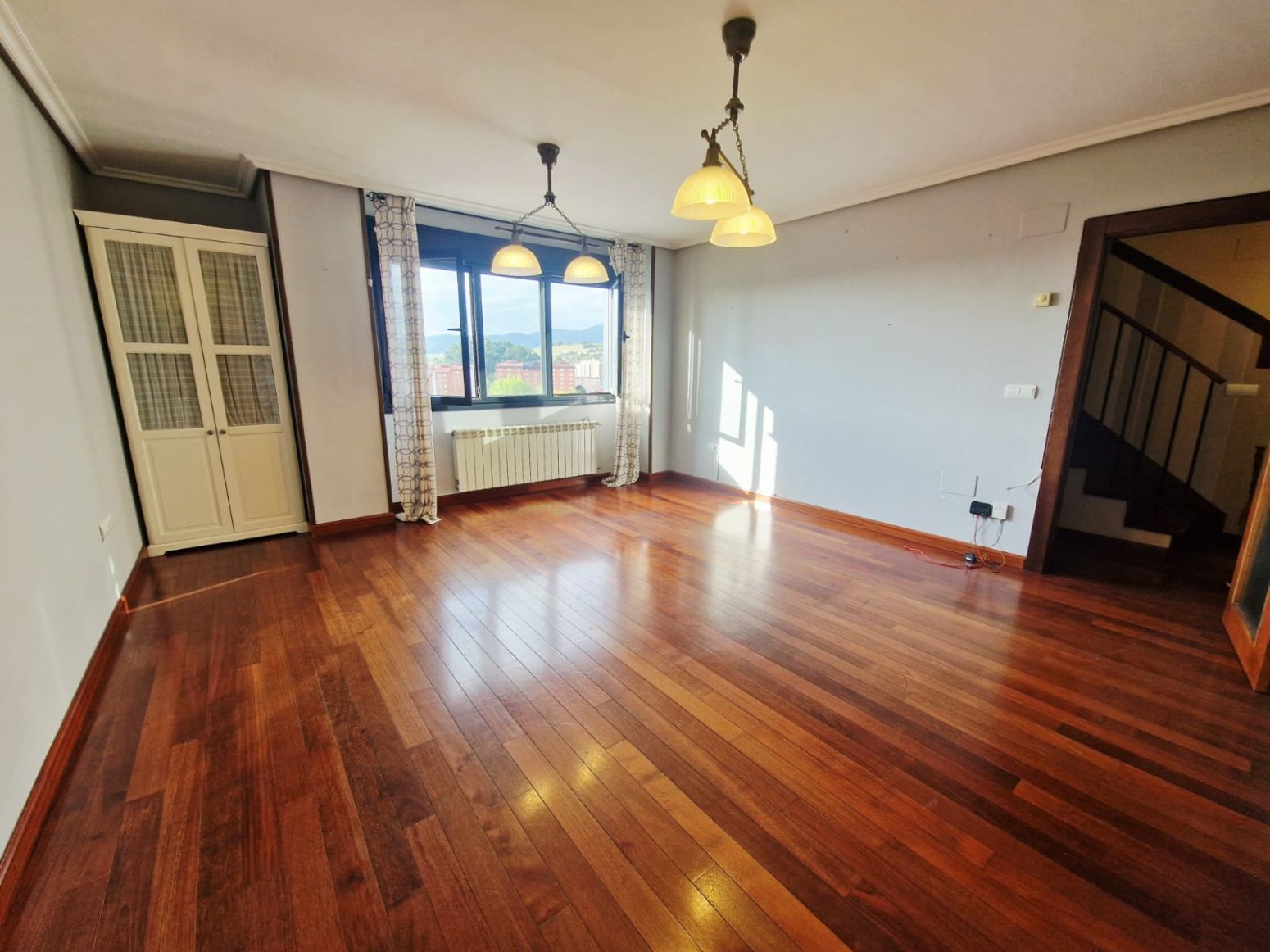 Sala d'estar de Pis en venda en Avilés amb Calefacció, Parquet i Terrassa