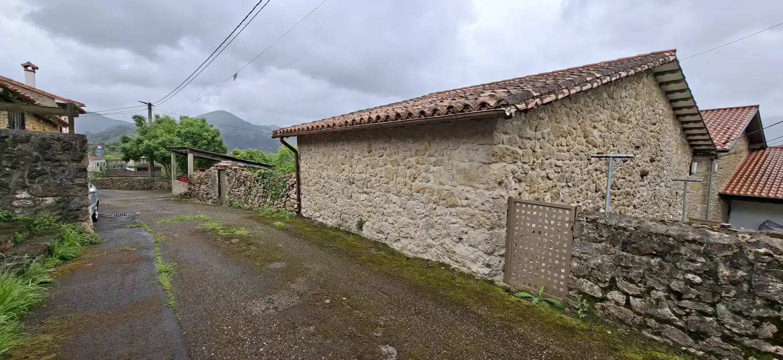 Vista exterior de Casa o xalet en venda en Herrerías amb Jardí privat, Parquet i Traster
