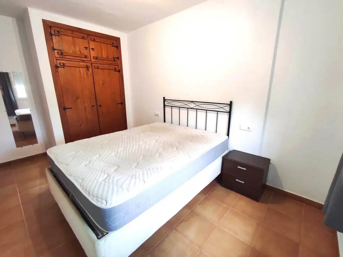 Dormitori de Finca rústica de lloguer en Málaga amb Aire condicionat, Jardí privat i Moblat