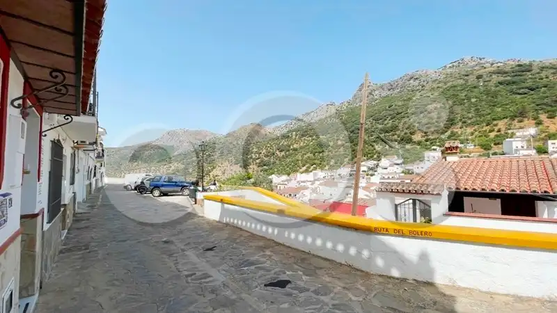 Außenansicht von Einfamilien-Reihenhaus zum Verkauf in Cortes de la Frontera