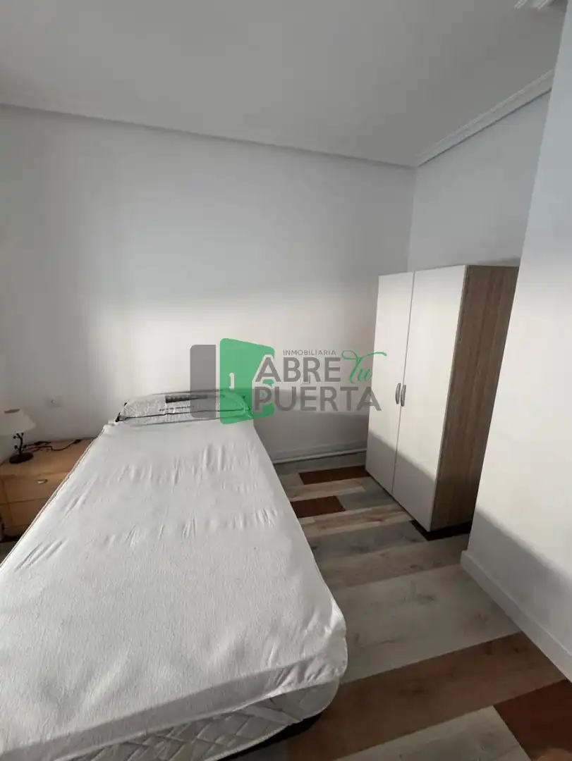 Habitación de Piso de alquiler en Ourense Capital  con Calefacción y Amueblado