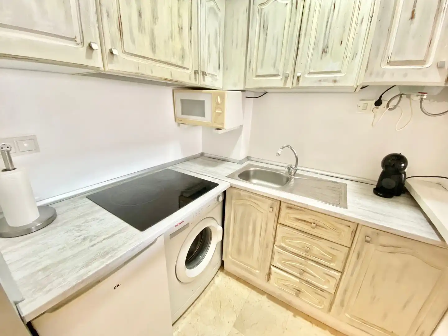Cocina de Estudio de alquiler en Torrevieja con Aire acondicionado, Calefacción y Amueblado