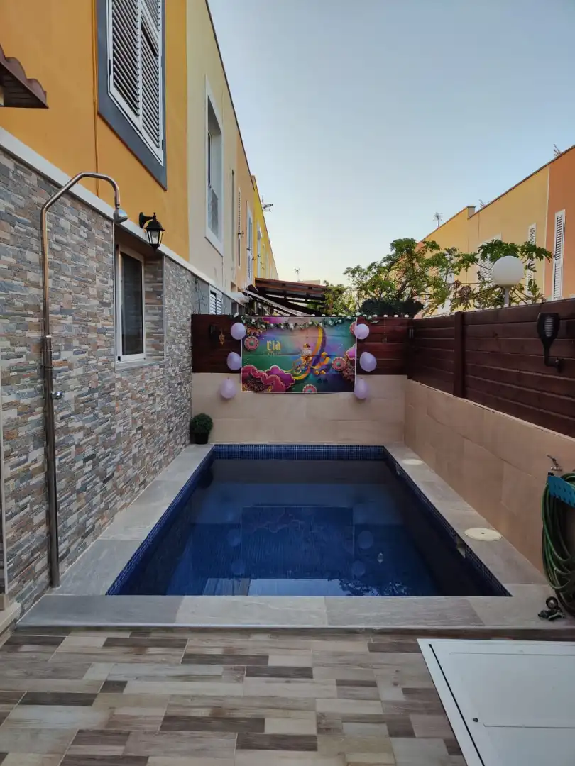 Piscina de Casa adosada en venda en San Bartolomé de Tirajana amb Aire condicionat, Terrassa i Piscina