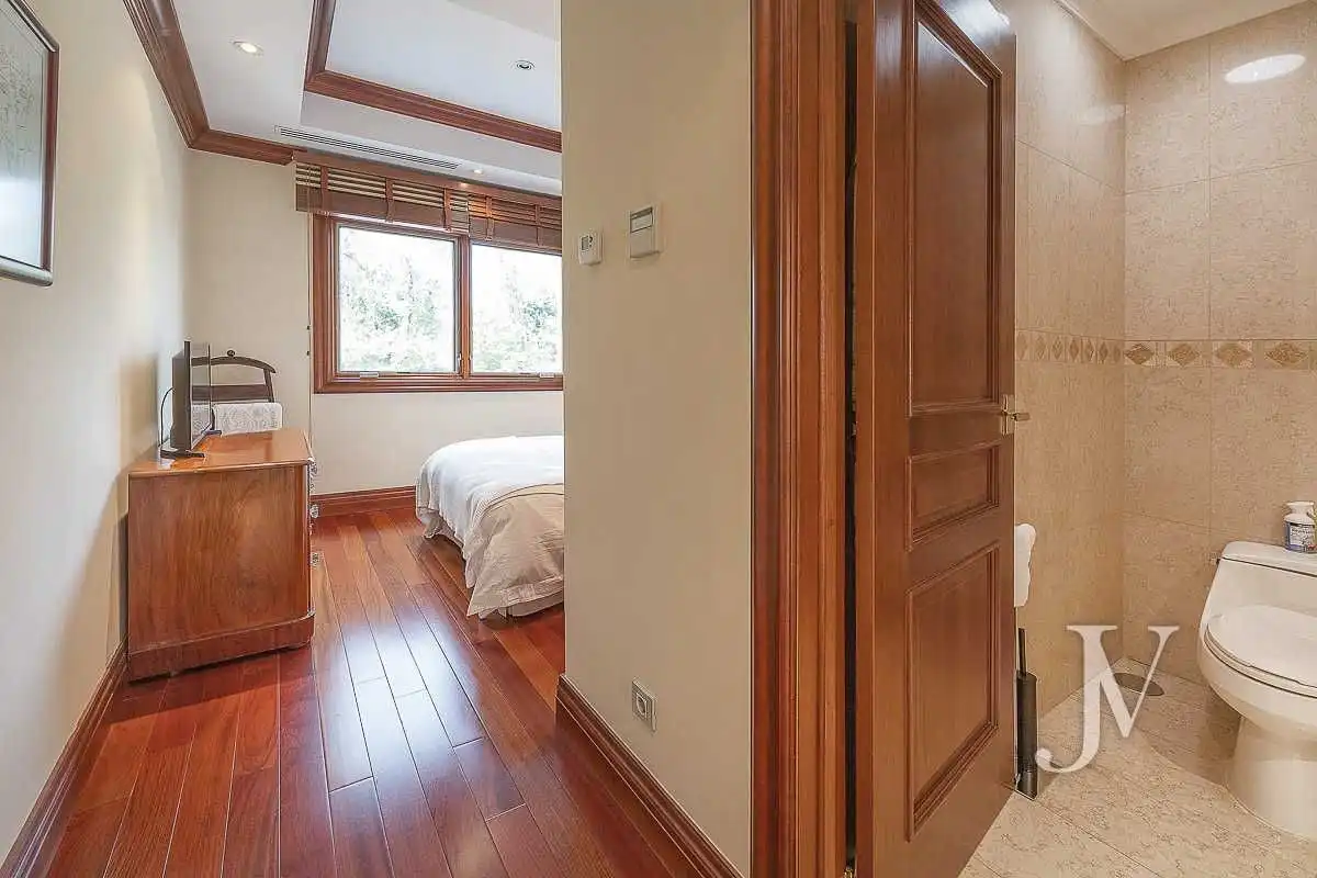 Dormitori de Casa adosada en venda en Madrid amb Aire condicionat, Calefacció i Jardí privat